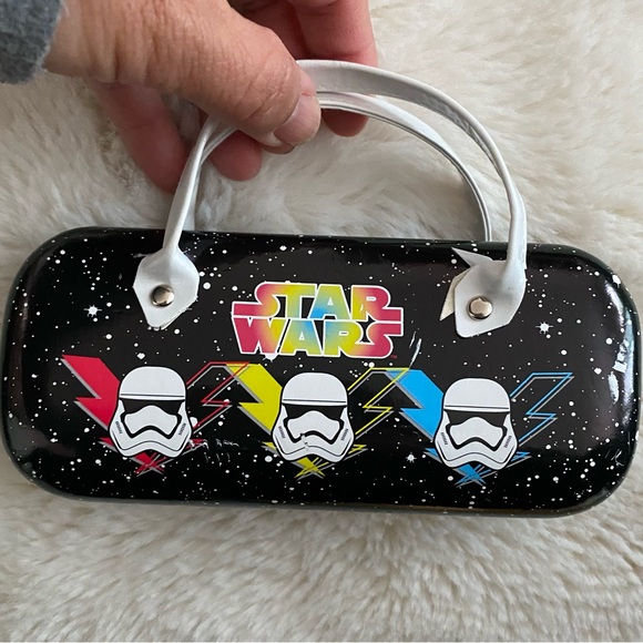 Star Wars Storm Trooper sunglasses with handled case - Picture 10 of 14